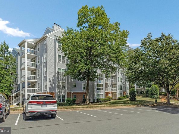 3179 Summit Square Drive 2B2, Oakton VA 22124