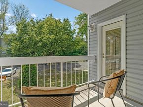 3179 Summit Square Drive 2B2, Oakton VA 22124