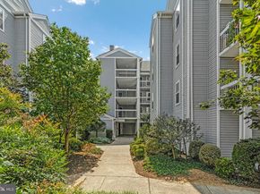 3179 Summit Square Drive 2B2, Oakton VA 22124
