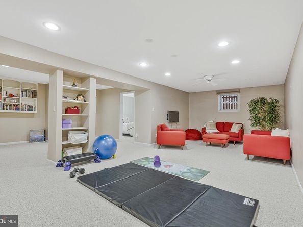 8205 Dunsinane Court, Mclean VA 22102