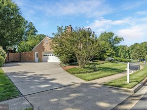 8205 Dunsinane Court, Mclean VA 22102