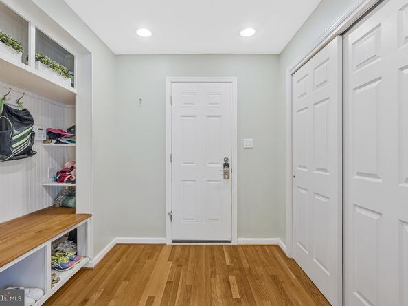 8205 Dunsinane Court, Mclean VA 22102