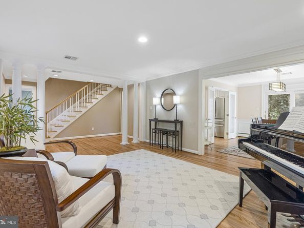 8205 Dunsinane Court, Mclean VA 22102