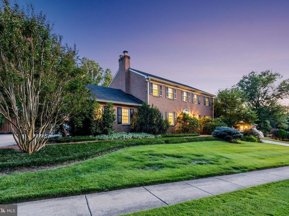 8205 Dunsinane Court, Mclean VA 22102