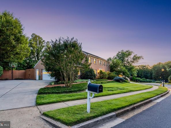 8205 Dunsinane Court, Mclean VA 22102