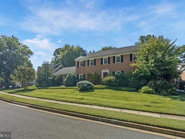 8205 Dunsinane Court, Mclean VA 22102
