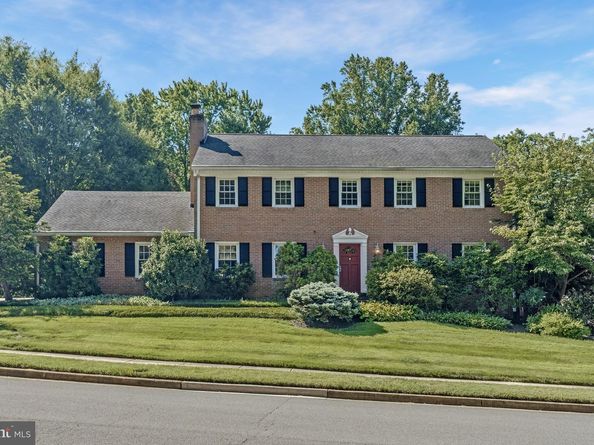 8205 Dunsinane Court, Mclean VA 22102