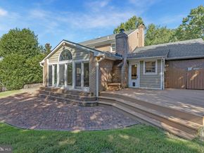 8205 Dunsinane Court, Mclean VA 22102