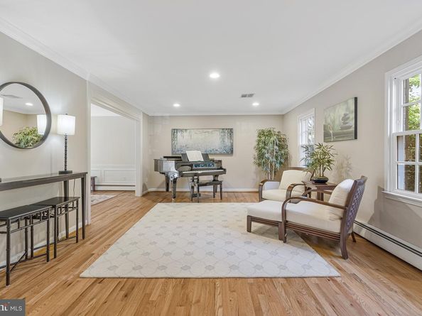 8205 Dunsinane Court, Mclean VA 22102