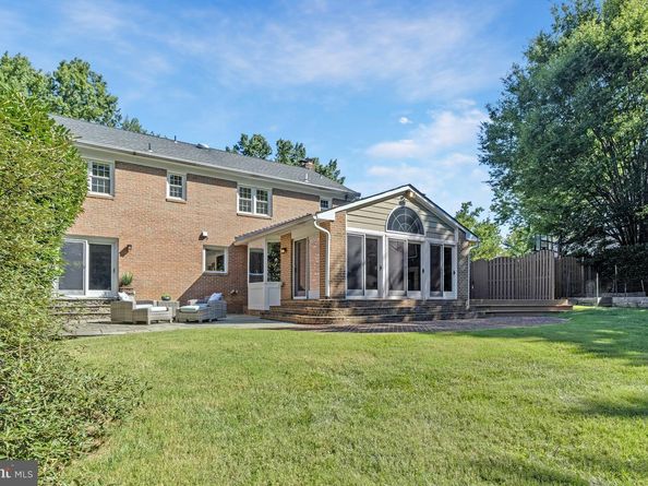 8205 Dunsinane Court, Mclean VA 22102