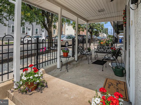 453 Old Elm Street, Conshohocken PA 19428
