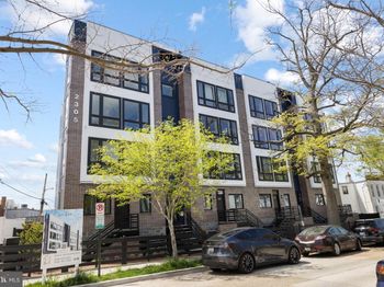 2305 Nicholson SE