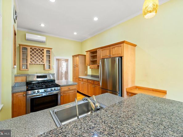 713 S 4TH Street, Philadelphia PA 19147