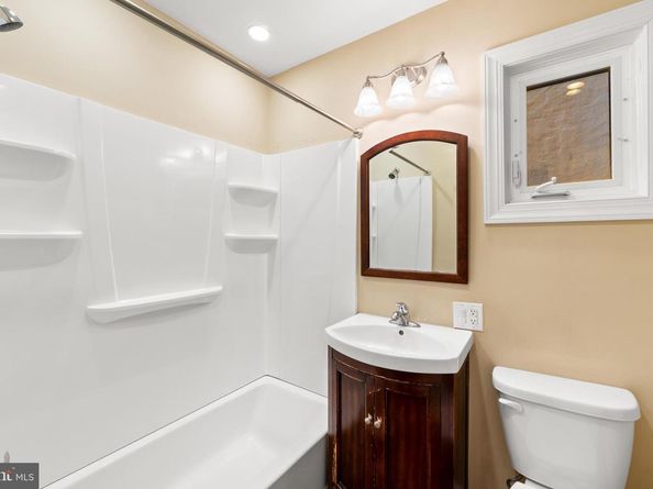 713 S 4TH Street, Philadelphia PA 19147