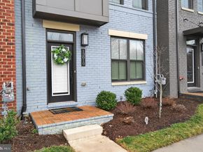 13010 Hattontown Square, Herndon VA 20171