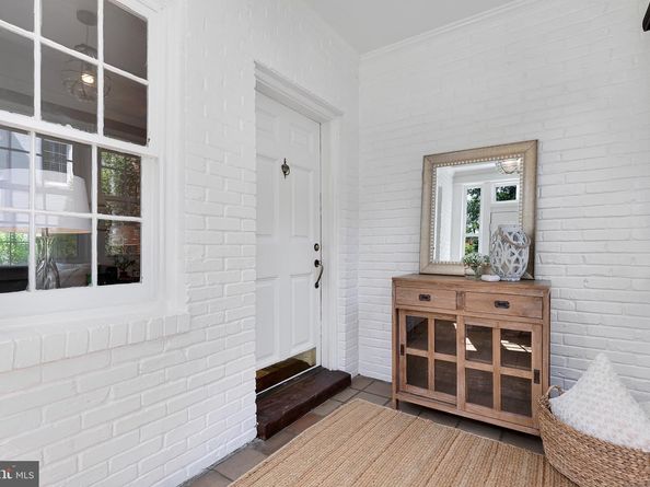 2710 S Joyce Street, Arlington VA 22202