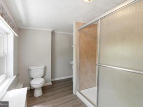 147 Green Lane, Philadelphia PA 19127