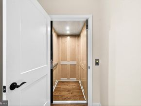 151 Center S 1, Vienna VA 22180