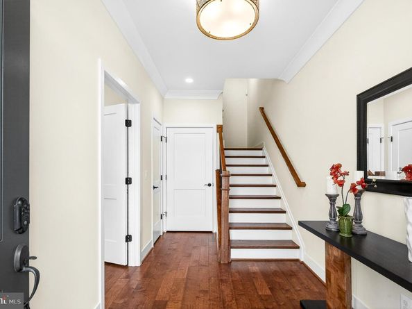 151 Center S 1, Vienna VA 22180