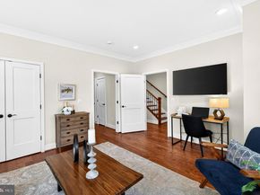 151 Center S 1, Vienna VA 22180