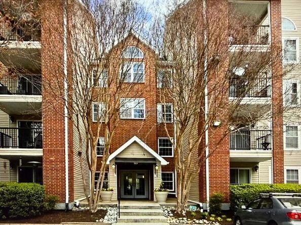 3315 Wyndham Circle 2233, Alexandria VA 22302