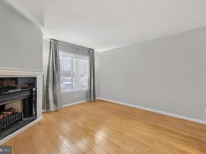 3179 Summit Square Drive 2B6, Oakton VA 22124