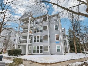 3179 Summit Square Drive 2B6, Oakton VA 22124