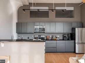 2200 Arch Street 1011, Philadelphia PA 19103