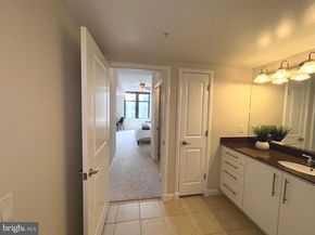 1021 N Garfield Street 812, Arlington VA 22201
