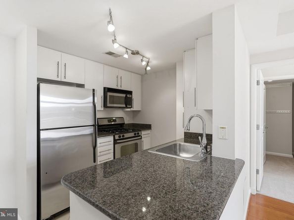 1021 N Garfield Street 812, Arlington VA 22201