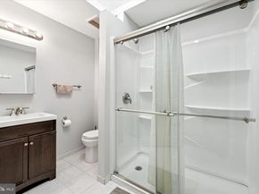 1127 Green Street, Philadelphia PA 19123