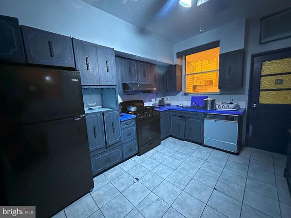 2215 S 9TH Street, Philadelphia PA 19148