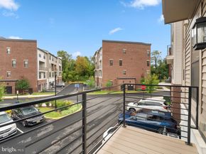 7465 Backett Wood Terrace 1215, Mclean VA 22102