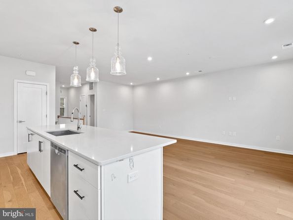 7465 Backett Wood Terrace 1215, Mclean VA 22102