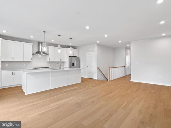 7465 Backett Wood Terrace 1215, Mclean VA 22102