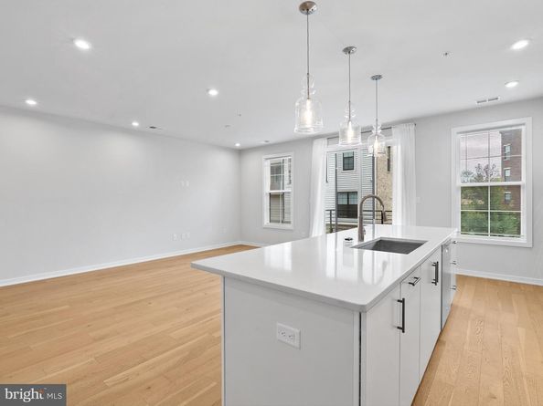7465 Backett Wood Terrace 1215, Mclean VA 22102