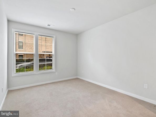 7465 Backett Wood Terrace 1215, Mclean VA 22102
