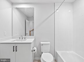 7465 Backett Wood Terrace 1215, Mclean VA 22102