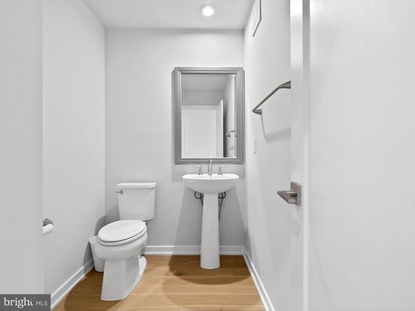 7465 Backett Wood Terrace 1215, Mclean VA 22102