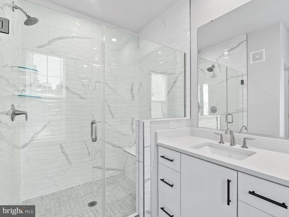 7465 Backett Wood Terrace 1215, Mclean VA 22102