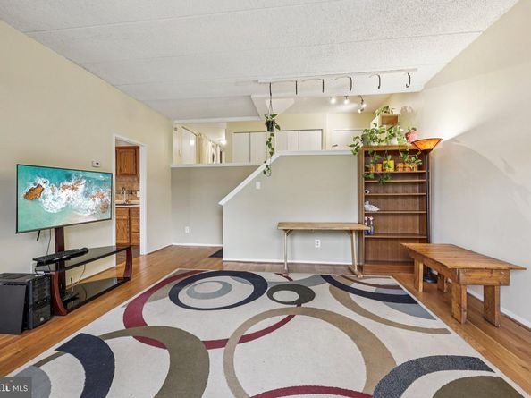 2118 Green Watch Way 10/201C, Reston VA 20191