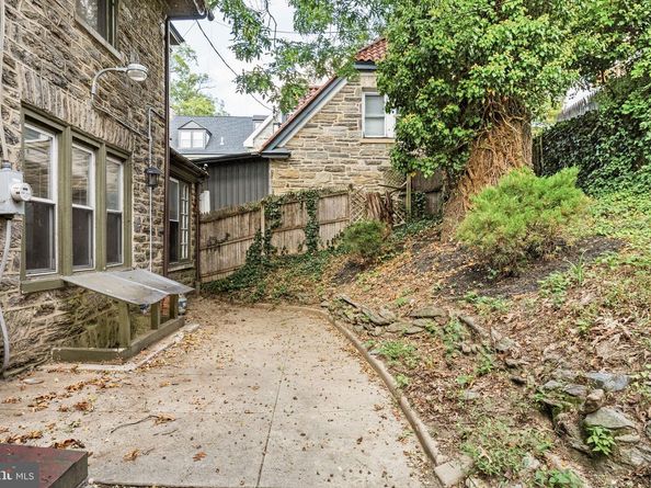 6653 Lincoln Drive, Philadelphia PA 19119