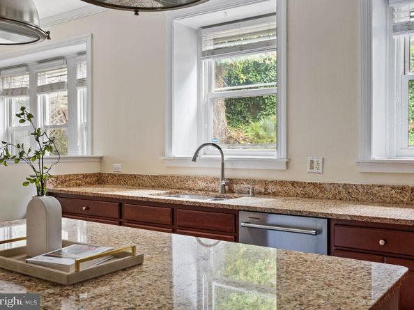 6653 Lincoln Drive, Philadelphia PA 19119