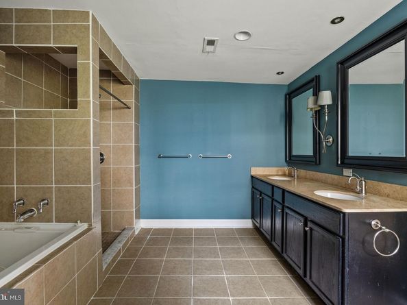 6653 Lincoln Drive, Philadelphia PA 19119