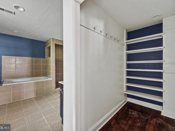 6653 Lincoln Drive, Philadelphia PA 19119