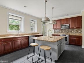 6653 Lincoln Drive, Philadelphia PA 19119