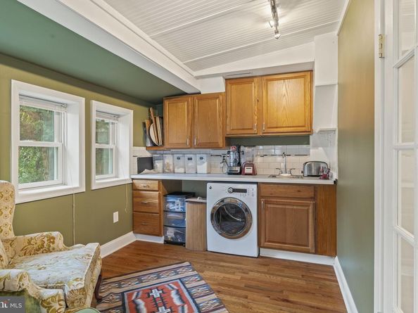 562 Leverington Avenue, Philadelphia PA 19128