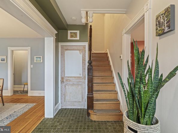 562 Leverington Avenue, Philadelphia PA 19128