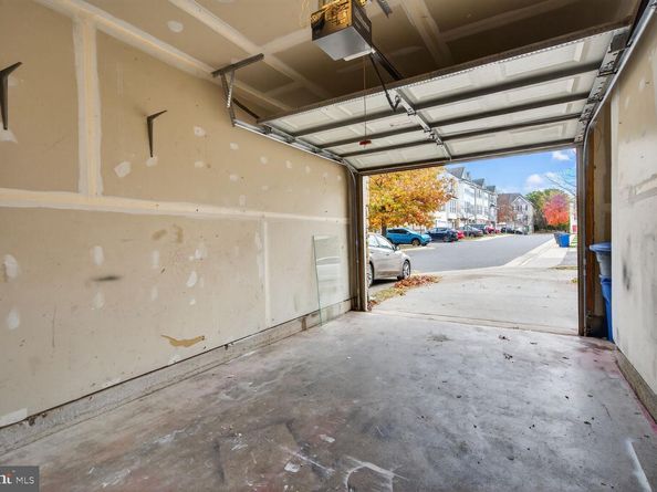 22976 Fontwell Square, Sterling VA 20166