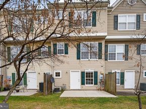 22976 Fontwell Square, Sterling VA 20166